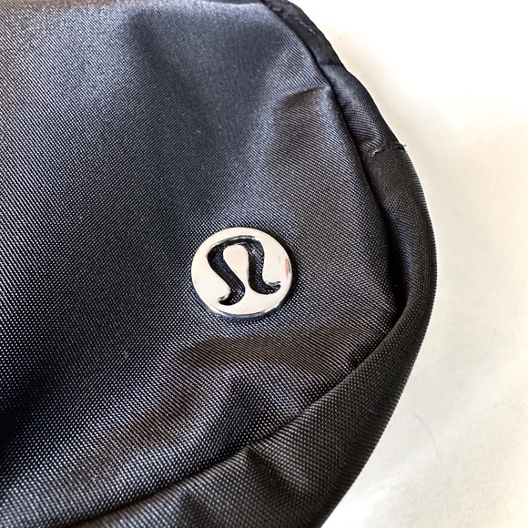 Lululemon Everywhere Belt Bag Fanny Pack 1L Black -- Like New! - Picture 4 of 4